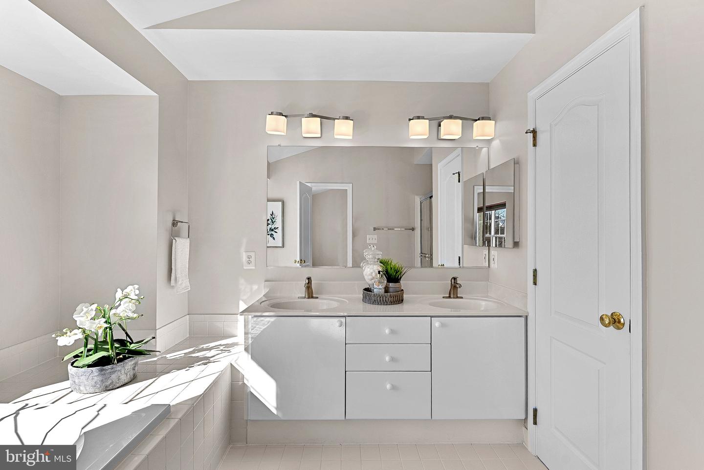 1733 STUART POINTE LN, HERNDON, Virginia 20170, 4 Bedrooms Bedrooms, ,2 BathroomsBathrooms,Residential,For sale,1733 STUART POINTE LN,VAFX2288076 MLS # VAFX2288076