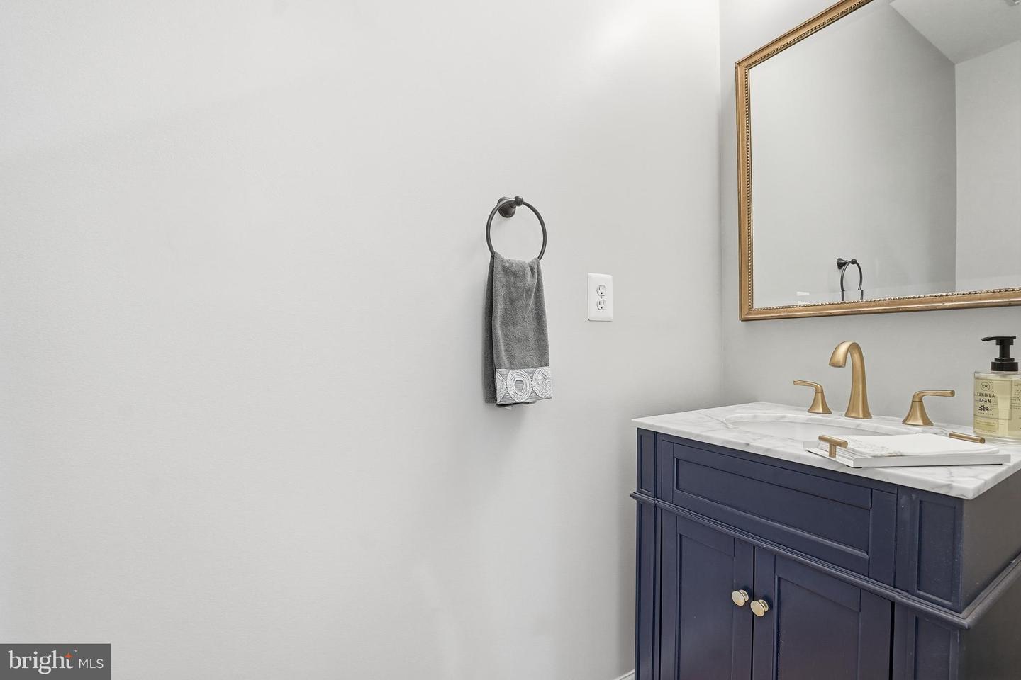 1919 LOGAN MANOR DR, RESTON, Virginia 20190, 4 Bedrooms Bedrooms, 14 Rooms Rooms,3 BathroomsBathrooms,Residential,For sale,1919 LOGAN MANOR DR,VAFX2288298 MLS # VAFX2288298