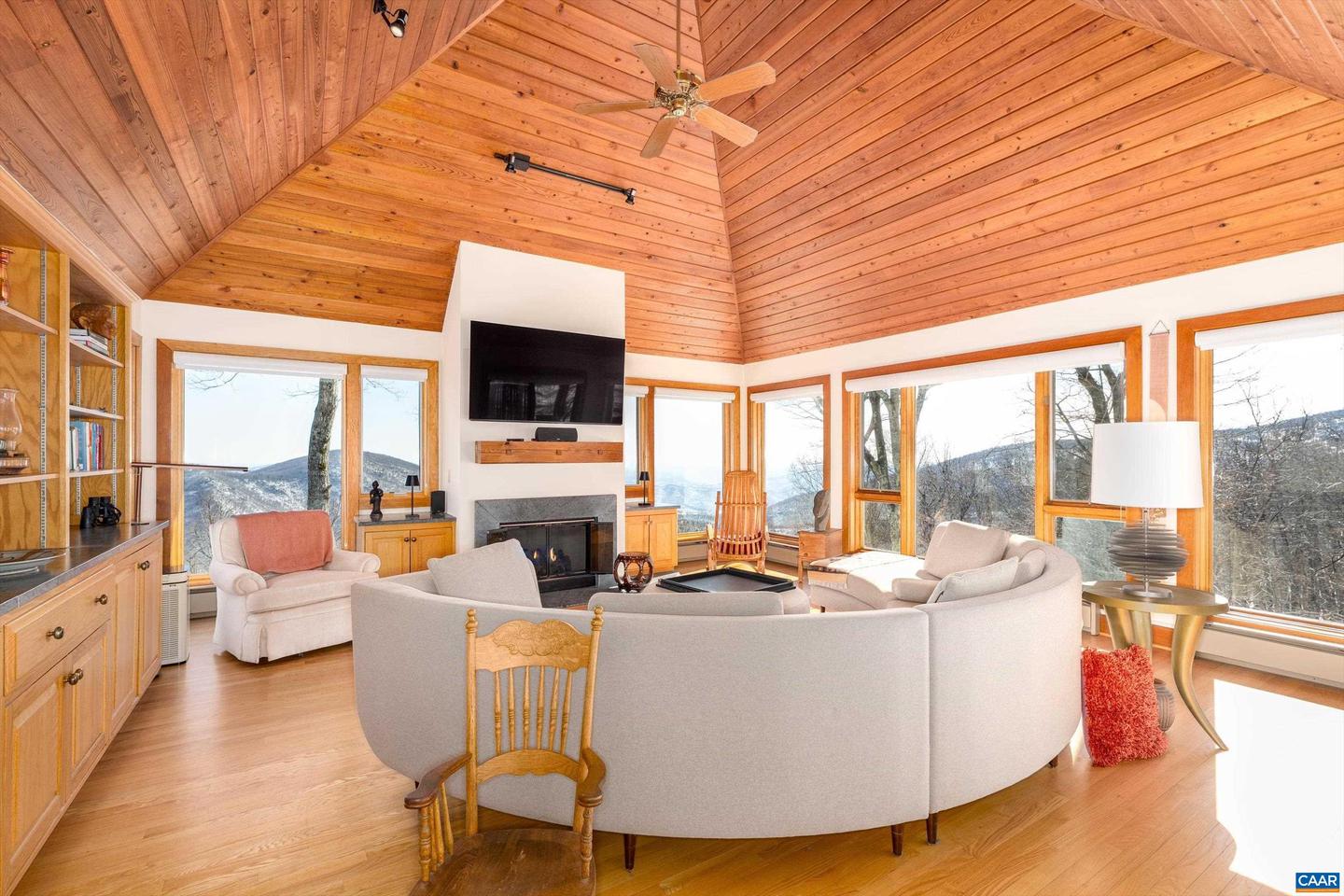 353 CRAWFORDS EDGE, WINTERGREEN RESORT, Virginia 22967, 4 Bedrooms Bedrooms, ,3 BathroomsBathrooms,Residential,For sale,353 CRAWFORDS EDGE,672948 MLS # 672948