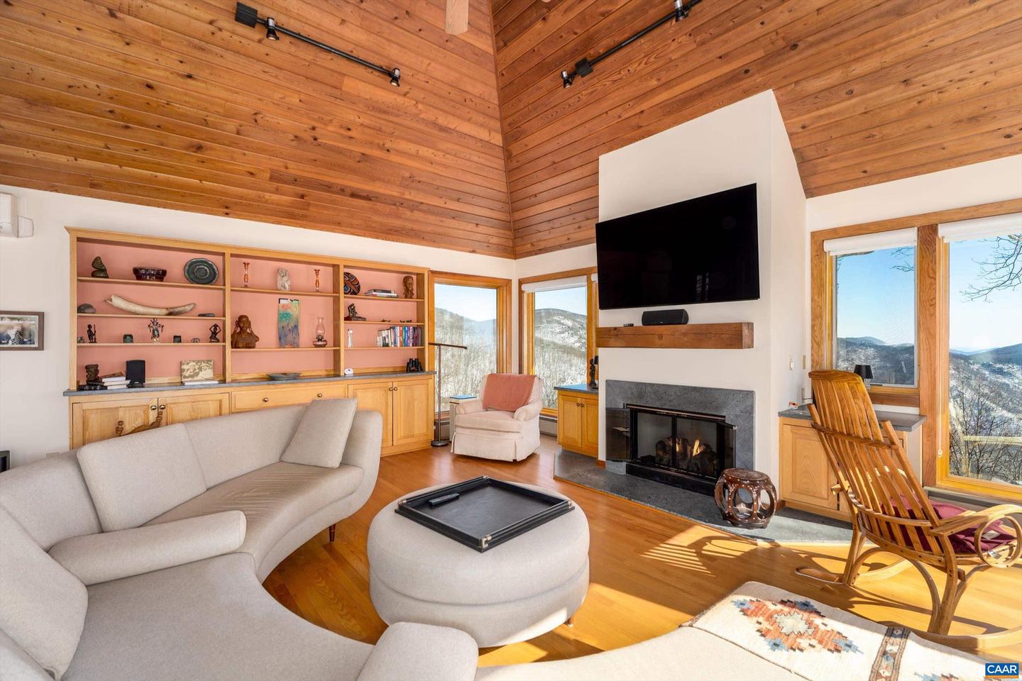 353 CRAWFORDS EDGE, WINTERGREEN RESORT, Virginia 22967, 4 Bedrooms Bedrooms, ,3 BathroomsBathrooms,Residential,For sale,353 CRAWFORDS EDGE,672948 MLS # 672948