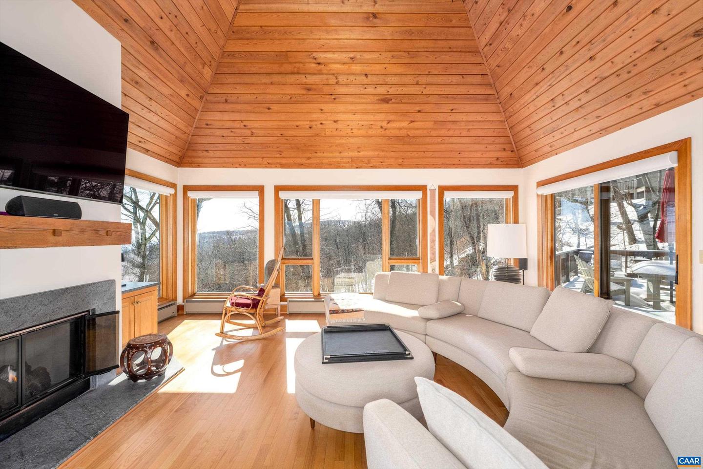 353 CRAWFORDS EDGE, WINTERGREEN RESORT, Virginia 22967, 4 Bedrooms Bedrooms, ,3 BathroomsBathrooms,Residential,For sale,353 CRAWFORDS EDGE,672948 MLS # 672948