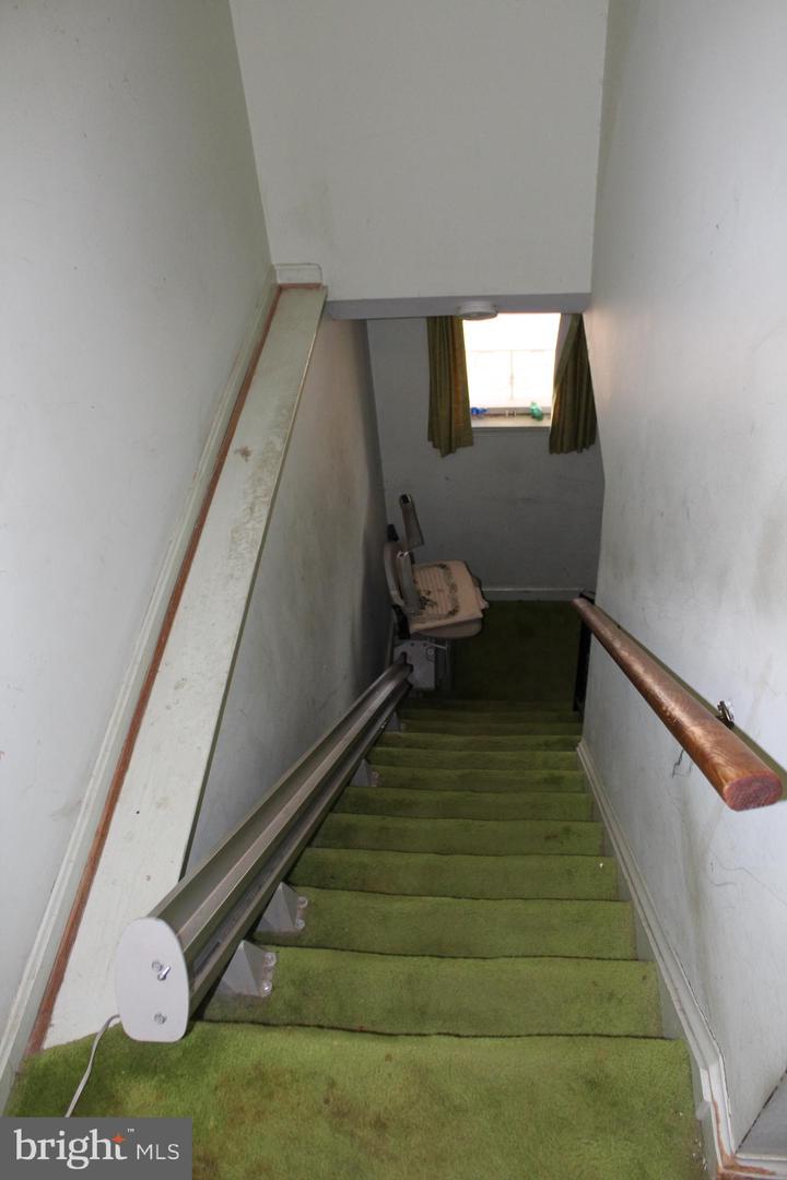 6815 ROLLING RD, SPRINGFIELD, Virginia 22152, 4 Bedrooms Bedrooms, ,2 BathroomsBathrooms,Residential,For sale,6815 ROLLING RD,VAFX2288250 MLS # VAFX2288250