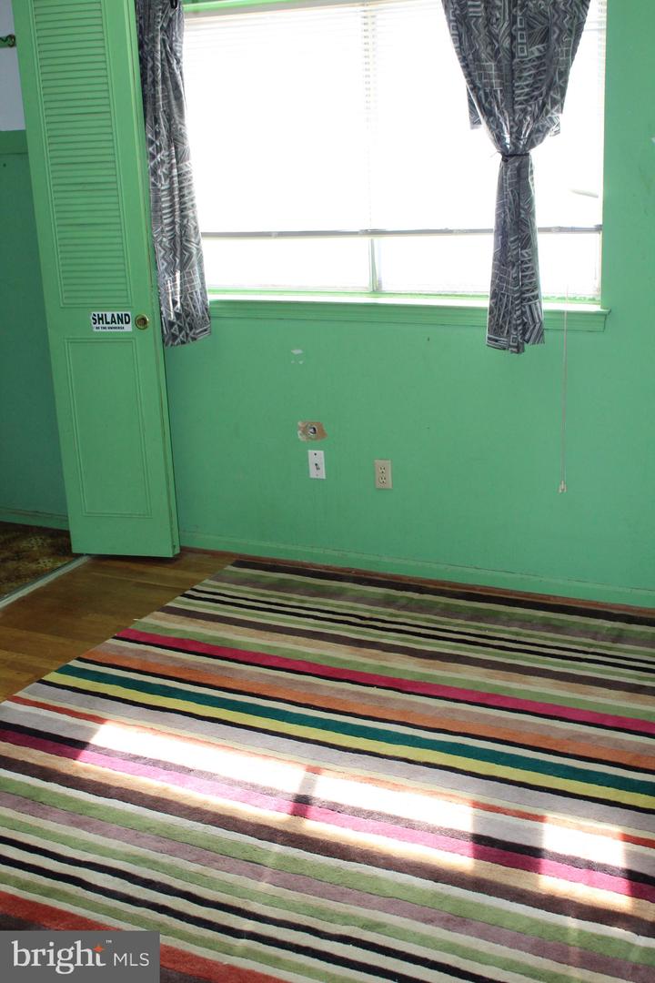 6815 ROLLING RD, SPRINGFIELD, Virginia 22152, 4 Bedrooms Bedrooms, ,2 BathroomsBathrooms,Residential,For sale,6815 ROLLING RD,VAFX2288250 MLS # VAFX2288250