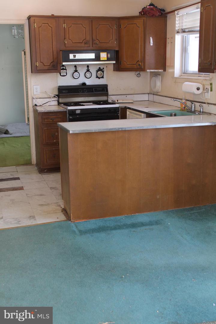 6815 ROLLING RD, SPRINGFIELD, Virginia 22152, 4 Bedrooms Bedrooms, ,2 BathroomsBathrooms,Residential,For sale,6815 ROLLING RD,VAFX2288250 MLS # VAFX2288250