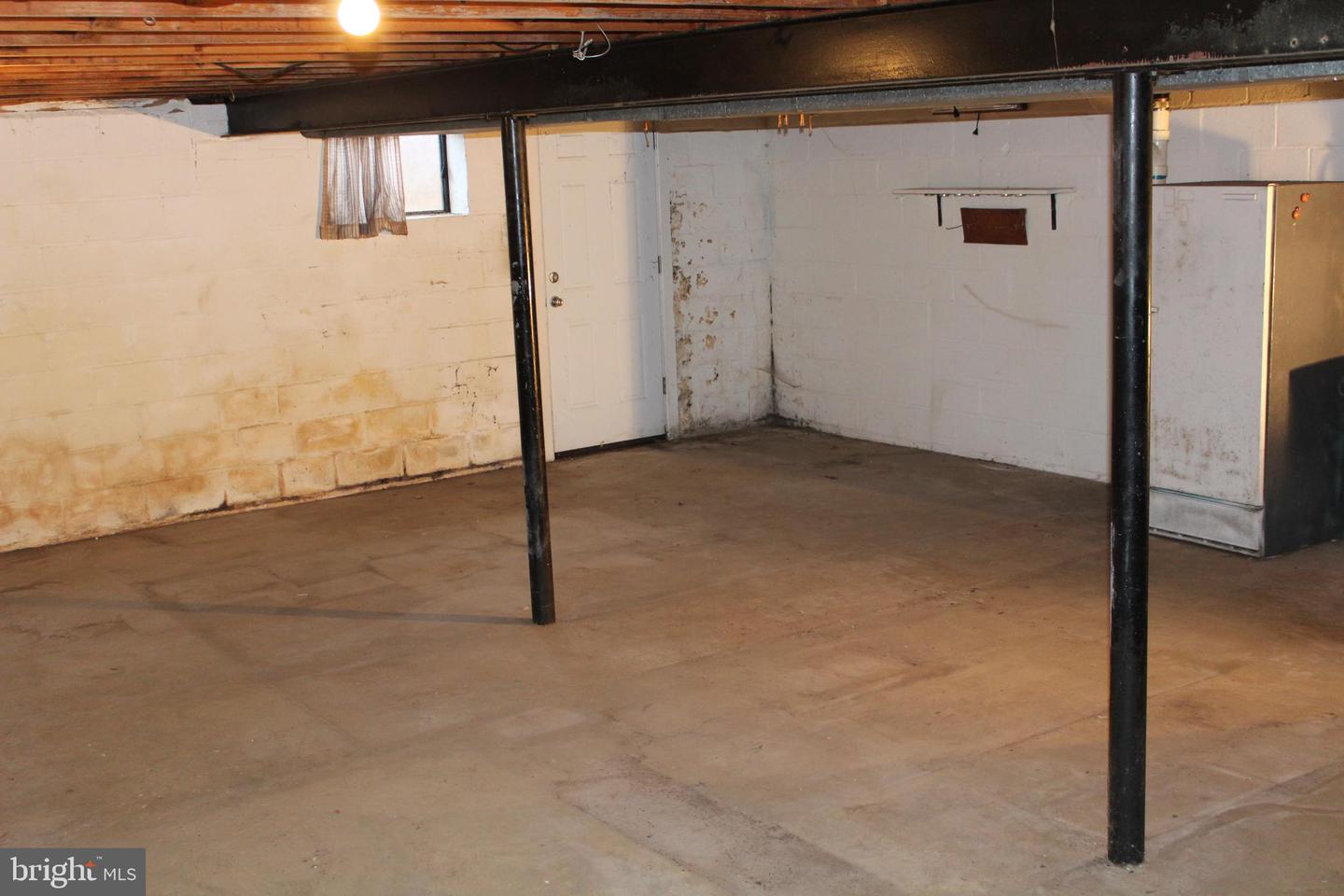 6815 ROLLING RD, SPRINGFIELD, Virginia 22152, 4 Bedrooms Bedrooms, ,2 BathroomsBathrooms,Residential,For sale,6815 ROLLING RD,VAFX2288250 MLS # VAFX2288250