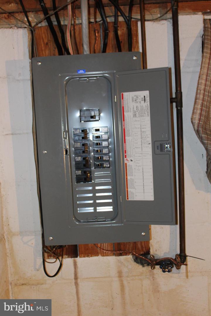 6815 ROLLING RD, SPRINGFIELD, Virginia 22152, 4 Bedrooms Bedrooms, ,2 BathroomsBathrooms,Residential,For sale,6815 ROLLING RD,VAFX2288250 MLS # VAFX2288250