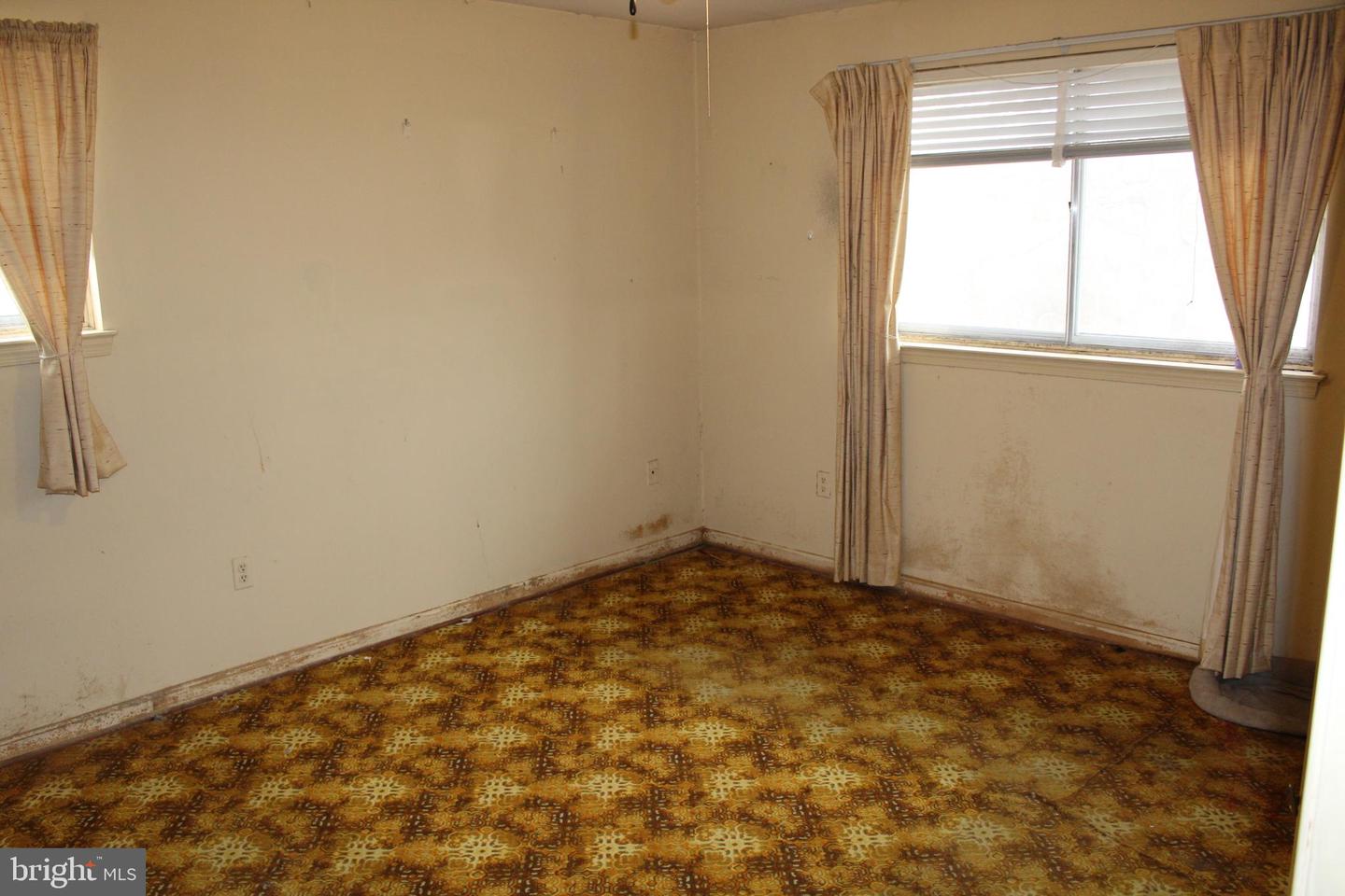 6815 ROLLING RD, SPRINGFIELD, Virginia 22152, 4 Bedrooms Bedrooms, ,2 BathroomsBathrooms,Residential,For sale,6815 ROLLING RD,VAFX2288250 MLS # VAFX2288250