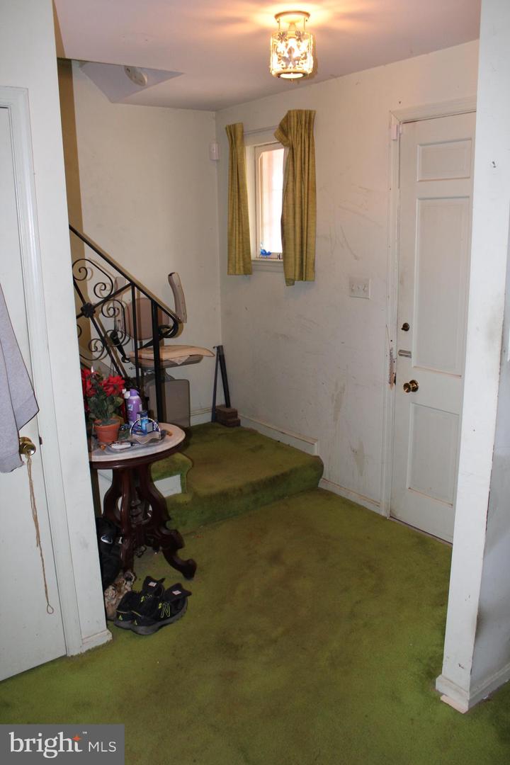 6815 ROLLING RD, SPRINGFIELD, Virginia 22152, 4 Bedrooms Bedrooms, ,2 BathroomsBathrooms,Residential,For sale,6815 ROLLING RD,VAFX2288250 MLS # VAFX2288250