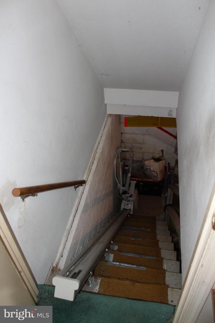 6815 ROLLING RD, SPRINGFIELD, Virginia 22152, 4 Bedrooms Bedrooms, ,2 BathroomsBathrooms,Residential,For sale,6815 ROLLING RD,VAFX2288250 MLS # VAFX2288250