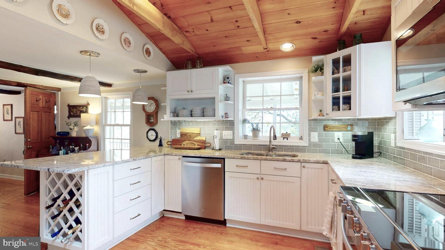 21539 OATLANDS RD, ALDIE, Virginia 20105, 4 Bedrooms Bedrooms, 7 Rooms Rooms,3 BathroomsBathrooms,Residential,For sale,21539 OATLANDS RD,VALO2114972 MLS # VALO2114972