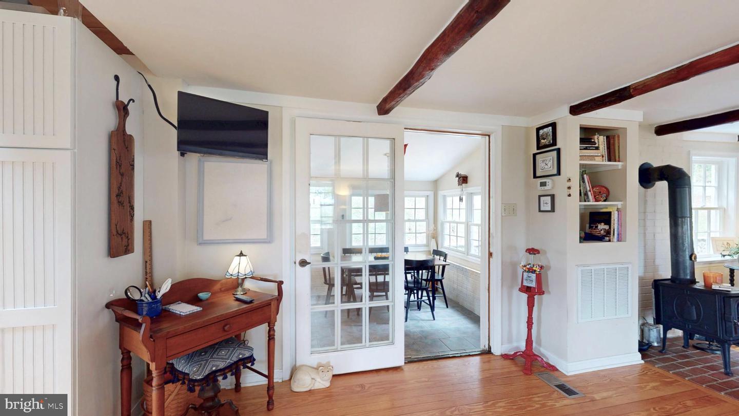 21539 OATLANDS RD, ALDIE, Virginia 20105, 4 Bedrooms Bedrooms, 7 Rooms Rooms,3 BathroomsBathrooms,Residential,For sale,21539 OATLANDS RD,VALO2114972 MLS # VALO2114972