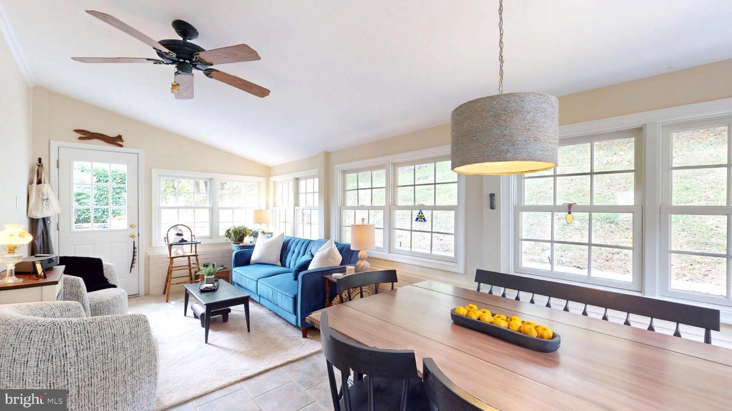 21539 OATLANDS RD, ALDIE, Virginia 20105, 4 Bedrooms Bedrooms, 7 Rooms Rooms,3 BathroomsBathrooms,Residential,For sale,21539 OATLANDS RD,VALO2114972 MLS # VALO2114972