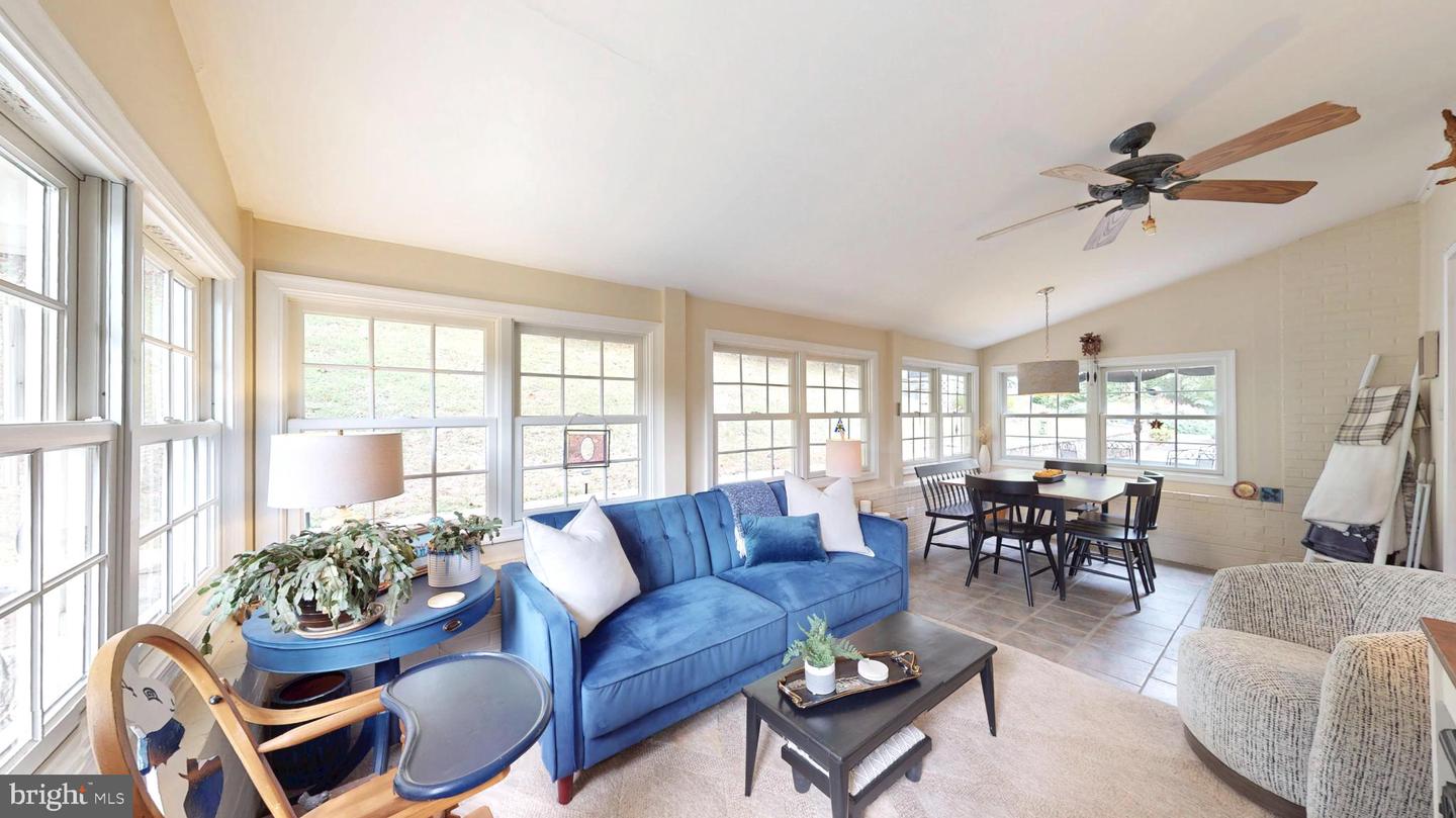 21539 OATLANDS RD, ALDIE, Virginia 20105, 4 Bedrooms Bedrooms, 7 Rooms Rooms,3 BathroomsBathrooms,Residential,For sale,21539 OATLANDS RD,VALO2114972 MLS # VALO2114972