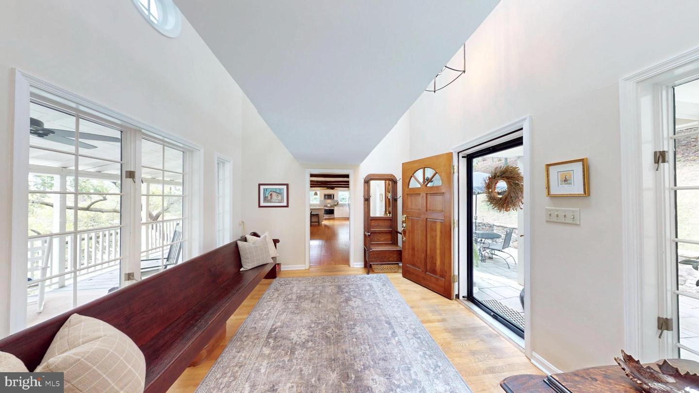 21539 OATLANDS RD, ALDIE, Virginia 20105, 4 Bedrooms Bedrooms, 7 Rooms Rooms,3 BathroomsBathrooms,Residential,For sale,21539 OATLANDS RD,VALO2114972 MLS # VALO2114972