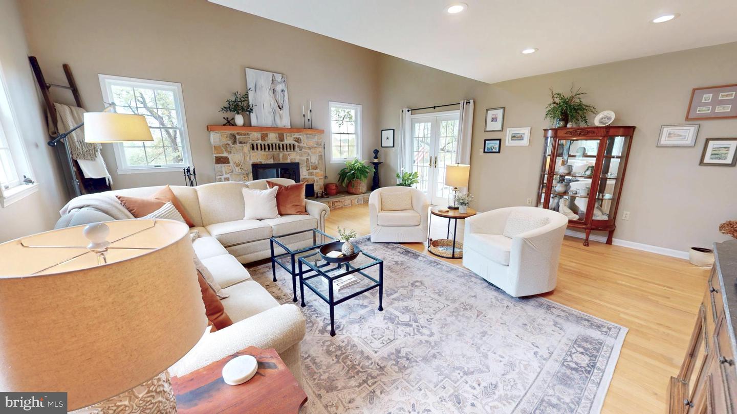 21539 OATLANDS RD, ALDIE, Virginia 20105, 4 Bedrooms Bedrooms, 7 Rooms Rooms,3 BathroomsBathrooms,Residential,For sale,21539 OATLANDS RD,VALO2114972 MLS # VALO2114972