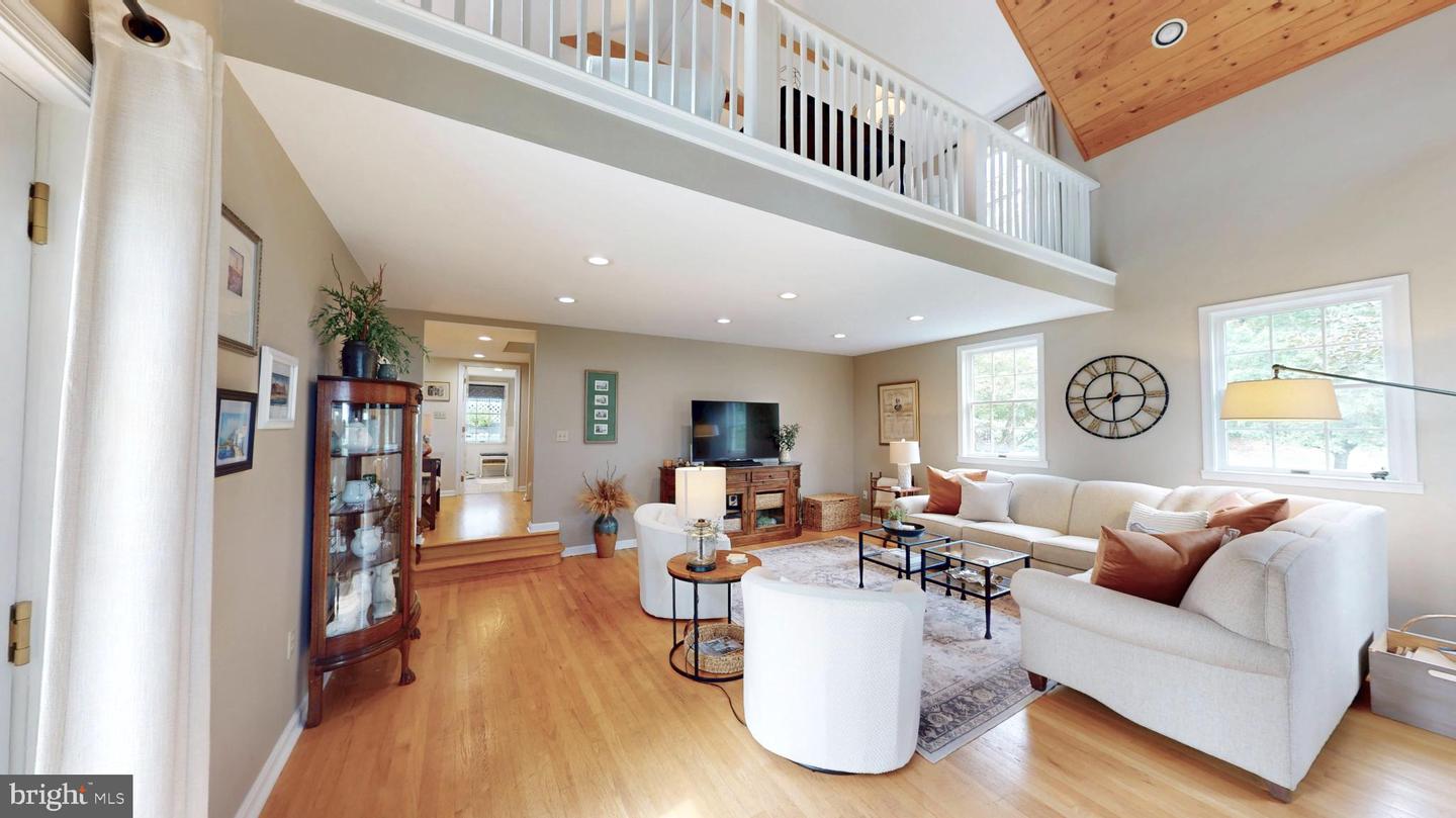 21539 OATLANDS RD, ALDIE, Virginia 20105, 4 Bedrooms Bedrooms, 7 Rooms Rooms,3 BathroomsBathrooms,Residential,For sale,21539 OATLANDS RD,VALO2114972 MLS # VALO2114972