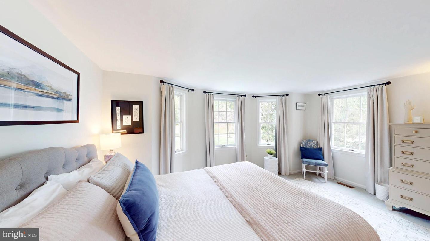 21539 OATLANDS RD, ALDIE, Virginia 20105, 4 Bedrooms Bedrooms, 7 Rooms Rooms,3 BathroomsBathrooms,Residential,For sale,21539 OATLANDS RD,VALO2114972 MLS # VALO2114972