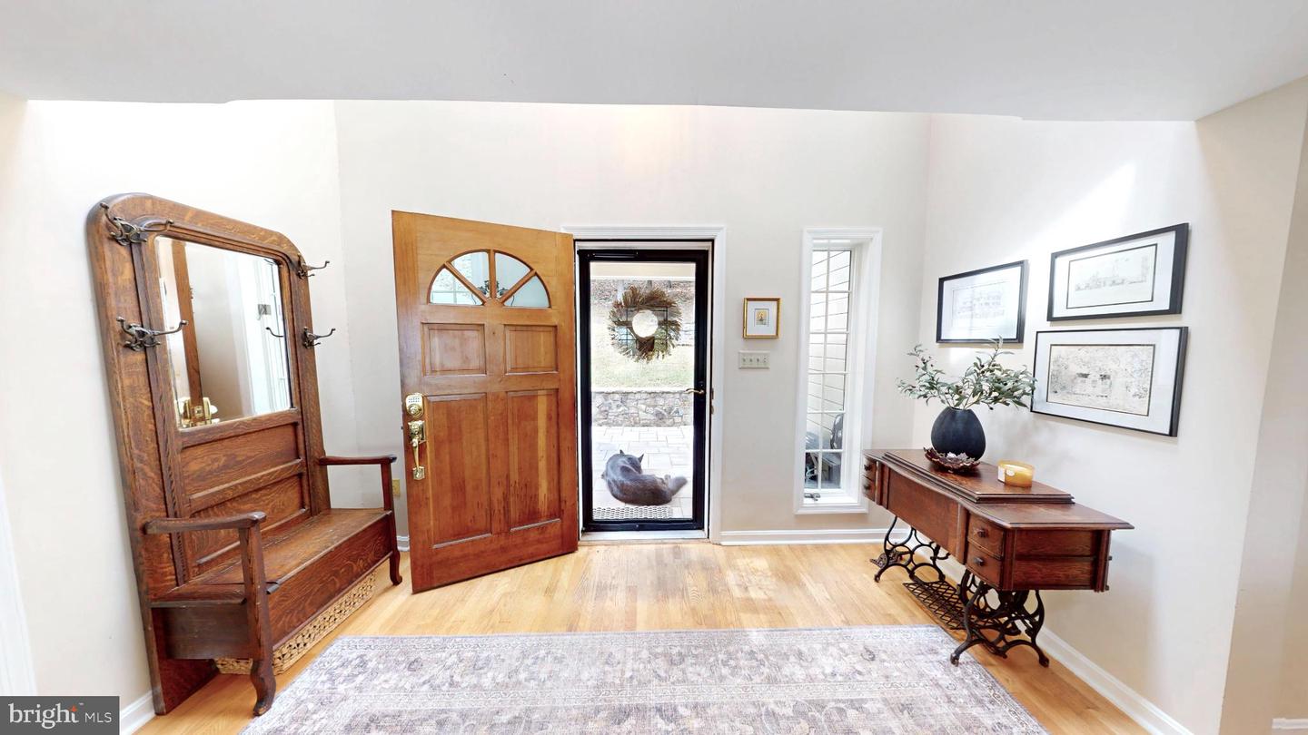 21539 OATLANDS RD, ALDIE, Virginia 20105, 4 Bedrooms Bedrooms, 7 Rooms Rooms,3 BathroomsBathrooms,Residential,For sale,21539 OATLANDS RD,VALO2114972 MLS # VALO2114972