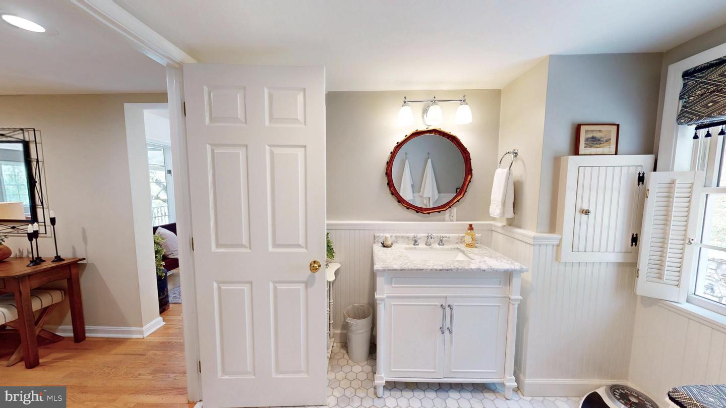 21539 OATLANDS RD, ALDIE, Virginia 20105, 4 Bedrooms Bedrooms, 7 Rooms Rooms,3 BathroomsBathrooms,Residential,For sale,21539 OATLANDS RD,VALO2114972 MLS # VALO2114972