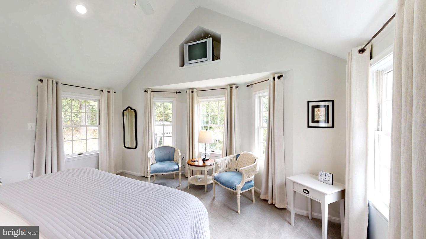 21539 OATLANDS RD, ALDIE, Virginia 20105, 4 Bedrooms Bedrooms, 7 Rooms Rooms,3 BathroomsBathrooms,Residential,For sale,21539 OATLANDS RD,VALO2114972 MLS # VALO2114972