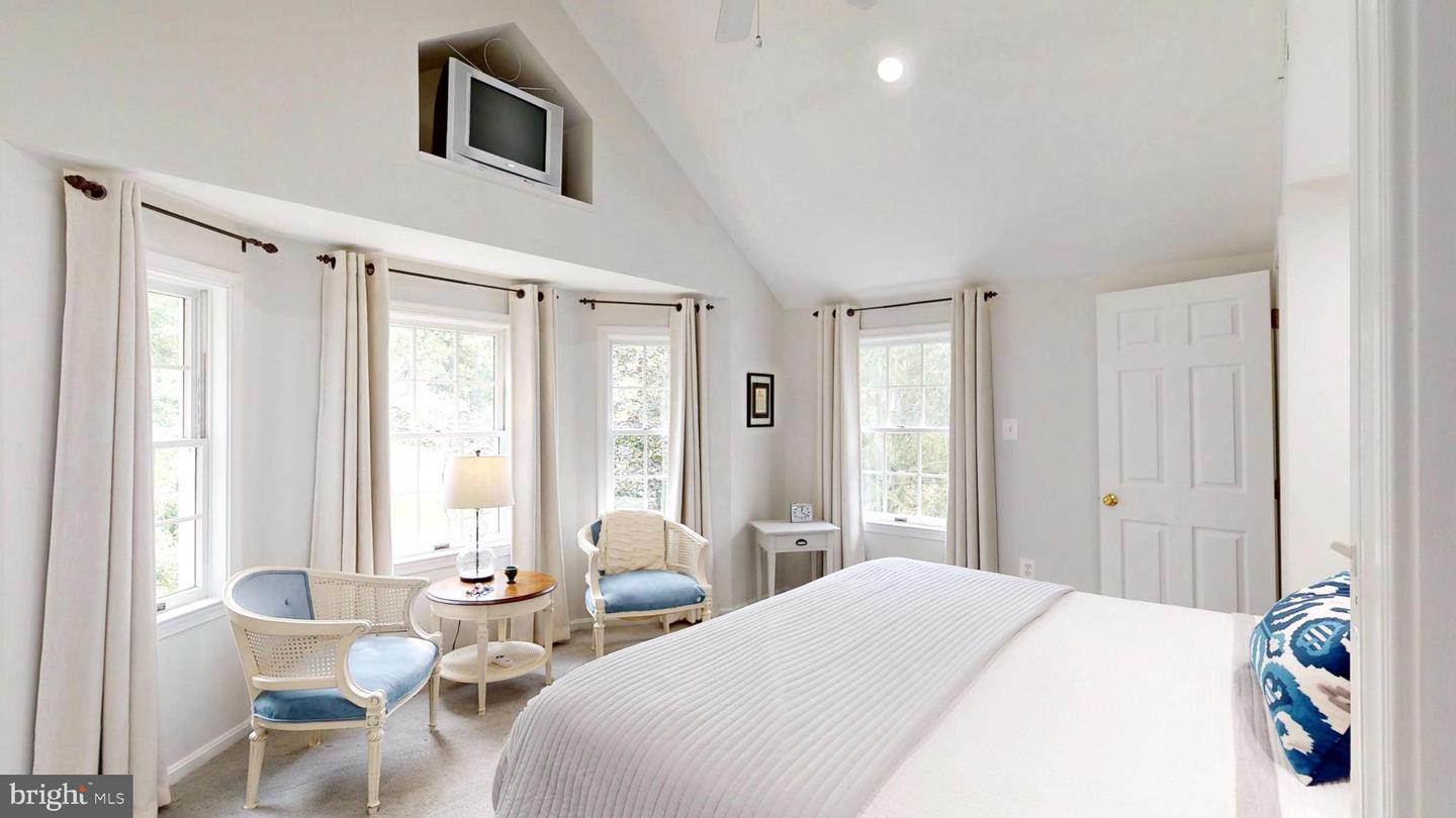 21539 OATLANDS RD, ALDIE, Virginia 20105, 4 Bedrooms Bedrooms, 7 Rooms Rooms,3 BathroomsBathrooms,Residential,For sale,21539 OATLANDS RD,VALO2114972 MLS # VALO2114972