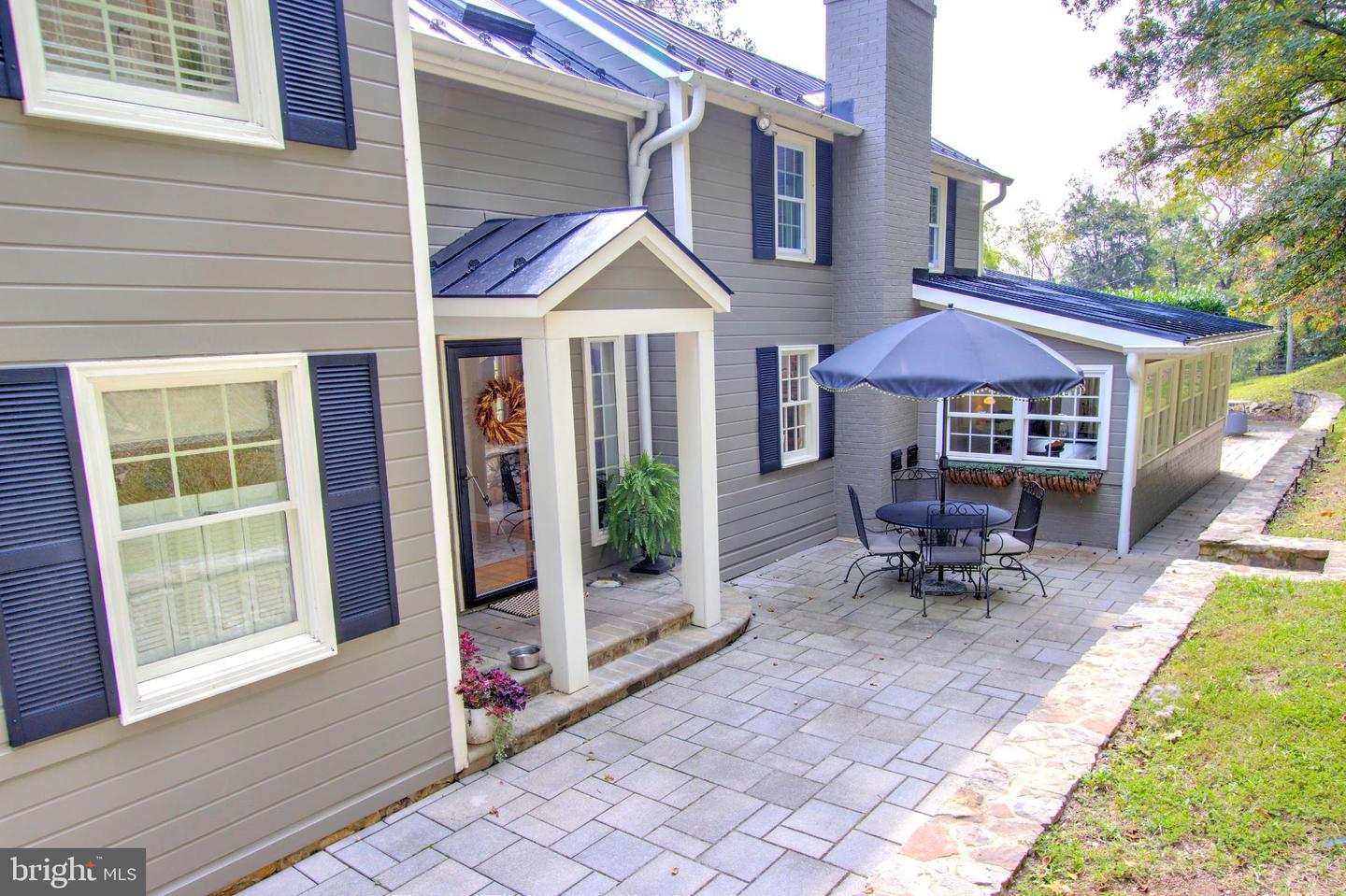 21539 OATLANDS RD, ALDIE, Virginia 20105, 4 Bedrooms Bedrooms, 7 Rooms Rooms,3 BathroomsBathrooms,Residential,For sale,21539 OATLANDS RD,VALO2114972 MLS # VALO2114972