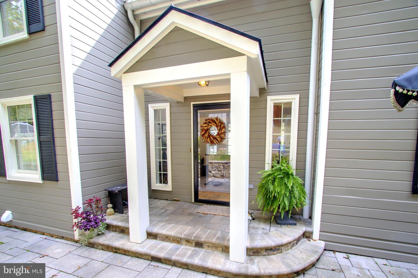 21539 OATLANDS RD, ALDIE, Virginia 20105, 4 Bedrooms Bedrooms, 7 Rooms Rooms,3 BathroomsBathrooms,Residential,For sale,21539 OATLANDS RD,VALO2114972 MLS # VALO2114972