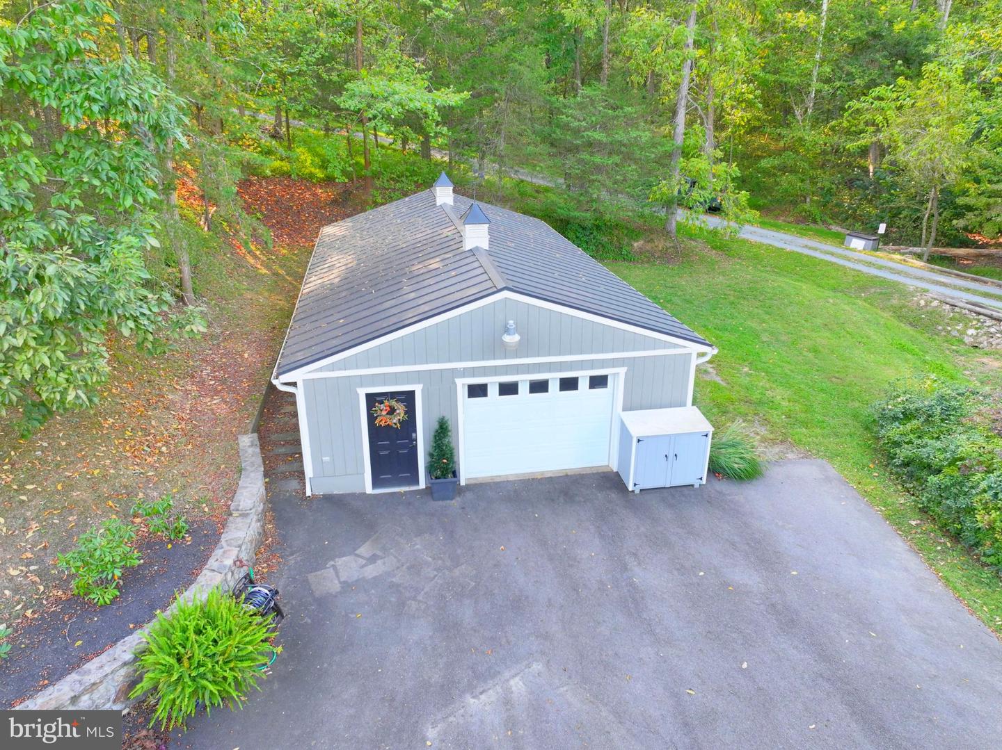 21539 OATLANDS RD, ALDIE, Virginia 20105, 4 Bedrooms Bedrooms, 7 Rooms Rooms,3 BathroomsBathrooms,Residential,For sale,21539 OATLANDS RD,VALO2114972 MLS # VALO2114972