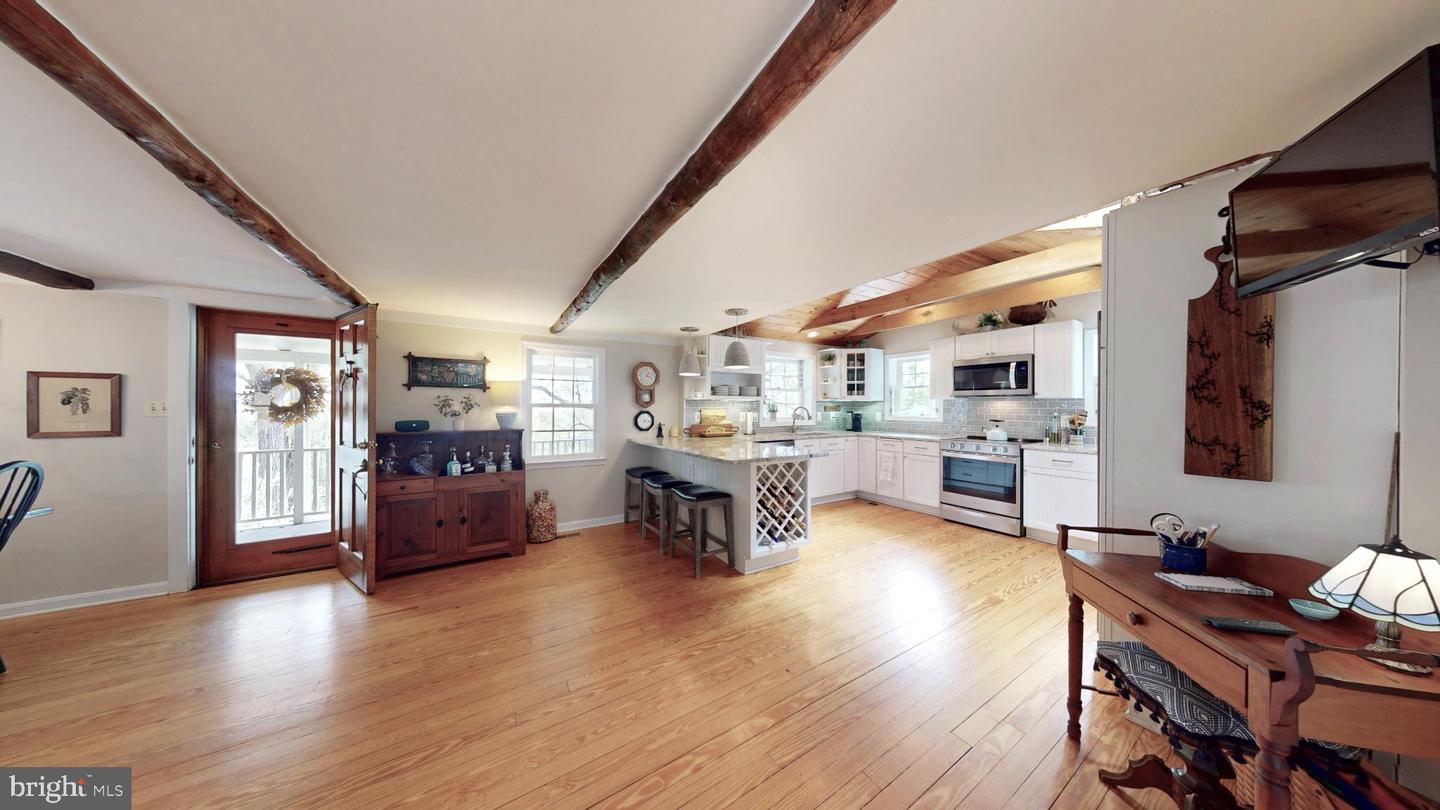 21539 OATLANDS RD, ALDIE, Virginia 20105, 4 Bedrooms Bedrooms, 7 Rooms Rooms,3 BathroomsBathrooms,Residential,For sale,21539 OATLANDS RD,VALO2114972 MLS # VALO2114972