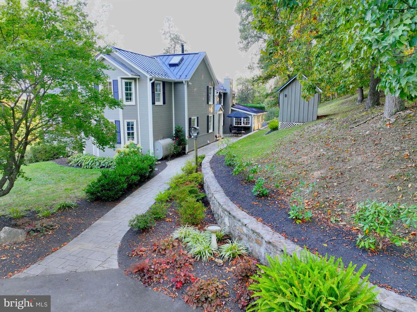 21539 OATLANDS RD, ALDIE, Virginia 20105, 4 Bedrooms Bedrooms, 7 Rooms Rooms,3 BathroomsBathrooms,Residential,For sale,21539 OATLANDS RD,VALO2114972 MLS # VALO2114972