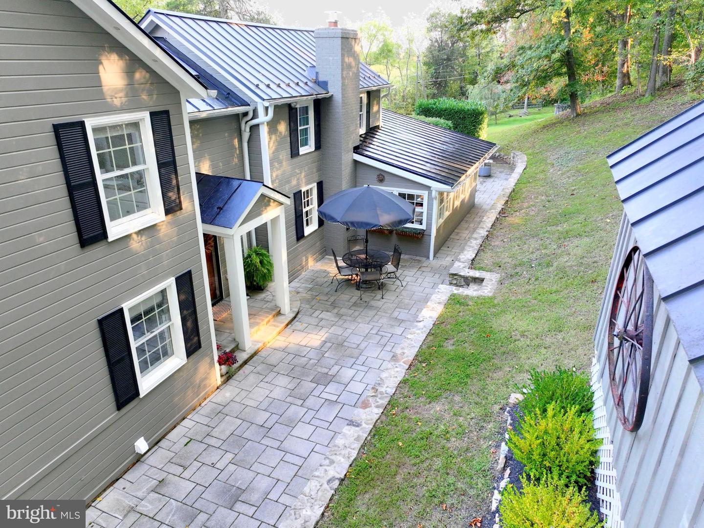 21539 OATLANDS RD, ALDIE, Virginia 20105, 4 Bedrooms Bedrooms, 7 Rooms Rooms,3 BathroomsBathrooms,Residential,For sale,21539 OATLANDS RD,VALO2114972 MLS # VALO2114972