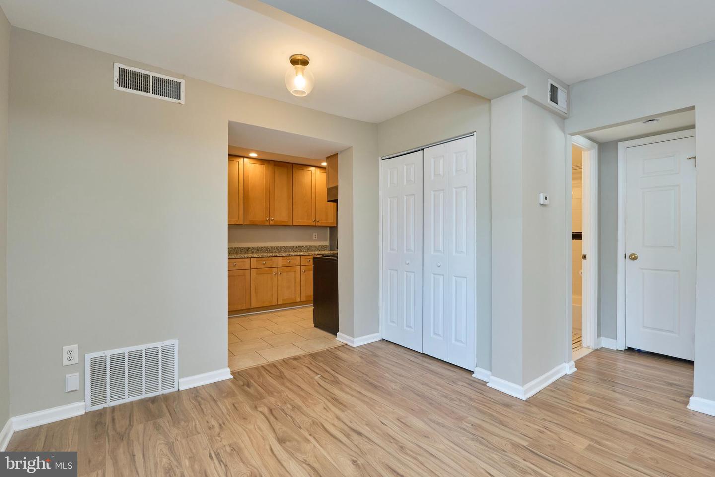 156 HAYCOCK RD #A-6, FALLS CHURCH, Virginia 22046, 1 Bedroom Bedrooms, ,1 BathroomBathrooms,Residential,For sale,156 HAYCOCK RD #A-6,VAFA2003550 MLS # VAFA2003550