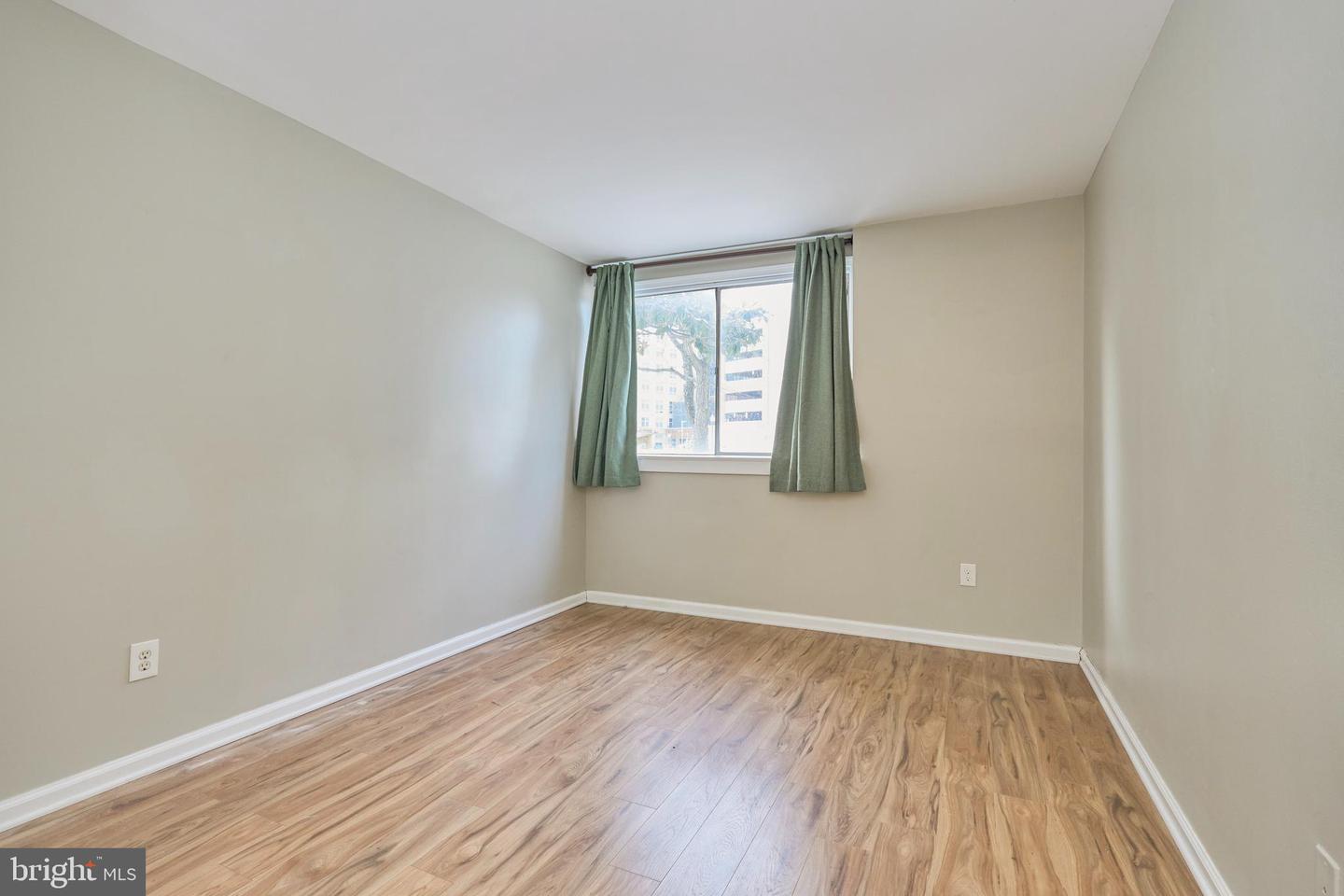 156 HAYCOCK RD #A-6, FALLS CHURCH, Virginia 22046, 1 Bedroom Bedrooms, ,1 BathroomBathrooms,Residential,For sale,156 HAYCOCK RD #A-6,VAFA2003550 MLS # VAFA2003550