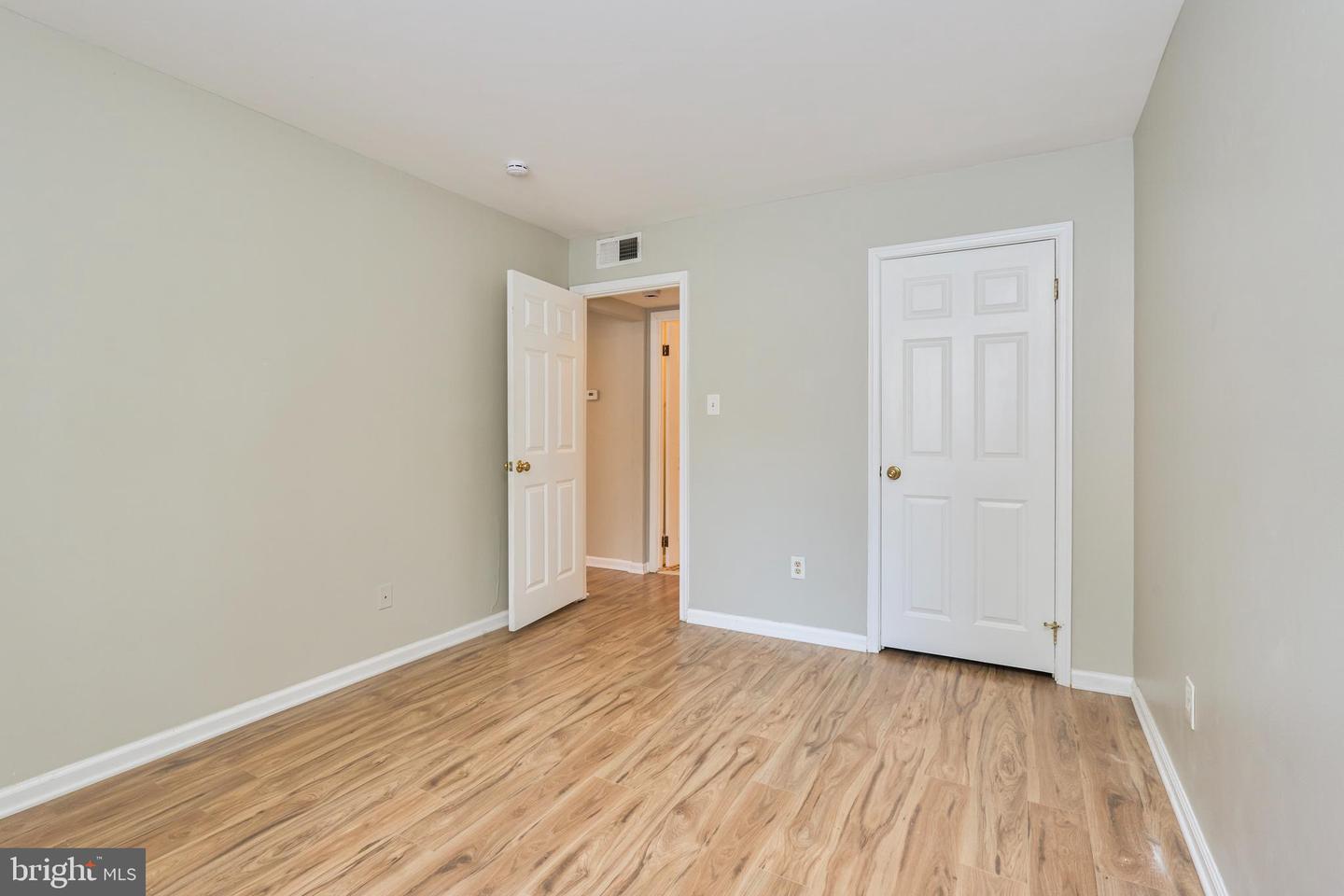 156 HAYCOCK RD #A-6, FALLS CHURCH, Virginia 22046, 1 Bedroom Bedrooms, ,1 BathroomBathrooms,Residential,For sale,156 HAYCOCK RD #A-6,VAFA2003550 MLS # VAFA2003550