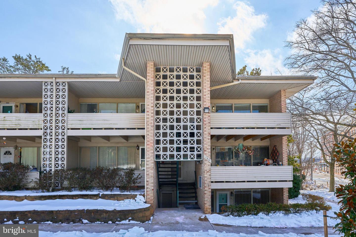 156 HAYCOCK RD #A-6, FALLS CHURCH, Virginia 22046, 1 Bedroom Bedrooms, ,1 BathroomBathrooms,Residential,For sale,156 HAYCOCK RD #A-6,VAFA2003550 MLS # VAFA2003550