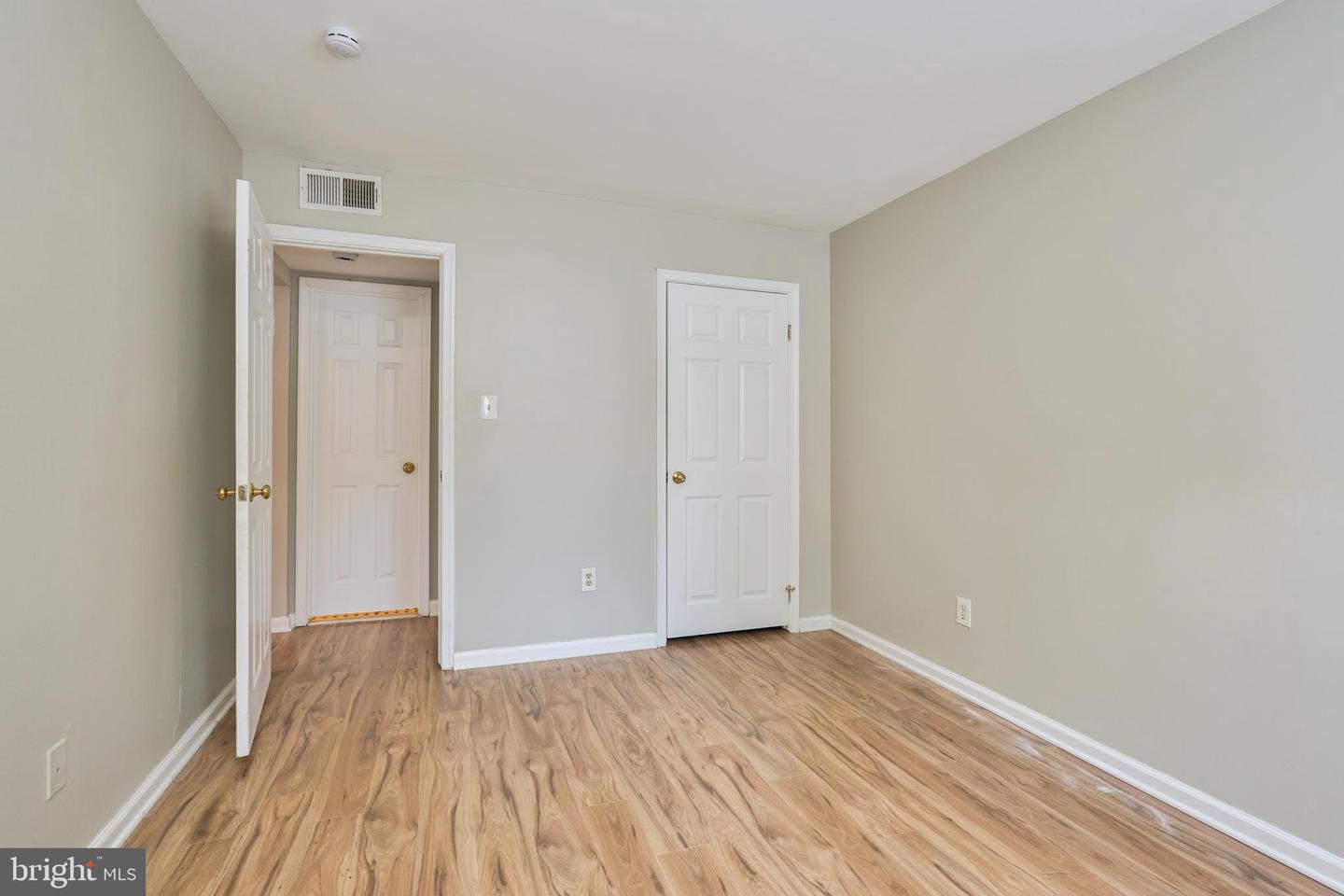 156 HAYCOCK RD #A-6, FALLS CHURCH, Virginia 22046, 1 Bedroom Bedrooms, ,1 BathroomBathrooms,Residential,For sale,156 HAYCOCK RD #A-6,VAFA2003550 MLS # VAFA2003550