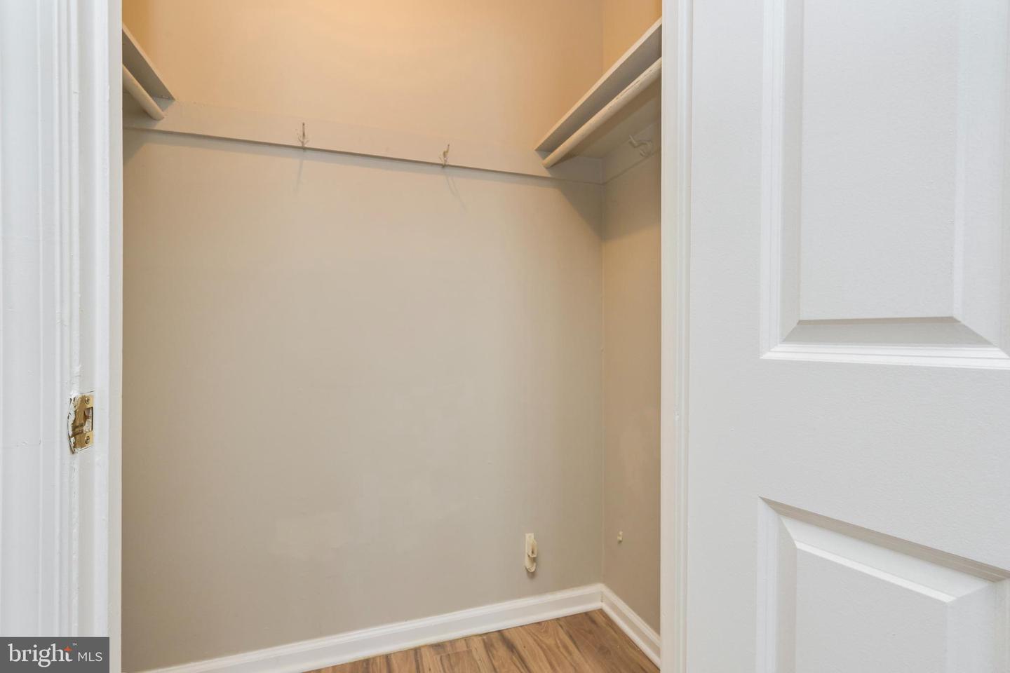 156 HAYCOCK RD #A-6, FALLS CHURCH, Virginia 22046, 1 Bedroom Bedrooms, ,1 BathroomBathrooms,Residential,For sale,156 HAYCOCK RD #A-6,VAFA2003550 MLS # VAFA2003550