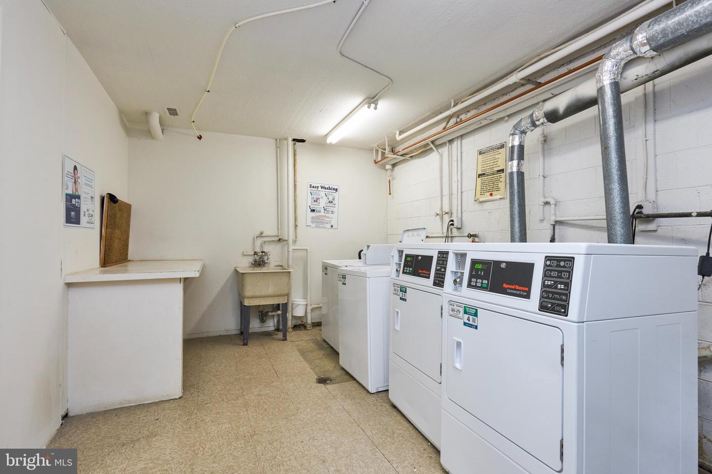 156 HAYCOCK RD #A-6, FALLS CHURCH, Virginia 22046, 1 Bedroom Bedrooms, ,1 BathroomBathrooms,Residential,For sale,156 HAYCOCK RD #A-6,VAFA2003550 MLS # VAFA2003550