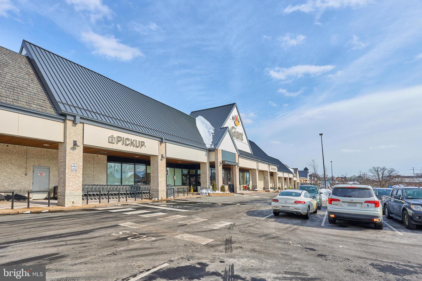 156 HAYCOCK RD #A-6, FALLS CHURCH, Virginia 22046, 1 Bedroom Bedrooms, ,1 BathroomBathrooms,Residential,For sale,156 HAYCOCK RD #A-6,VAFA2003550 MLS # VAFA2003550