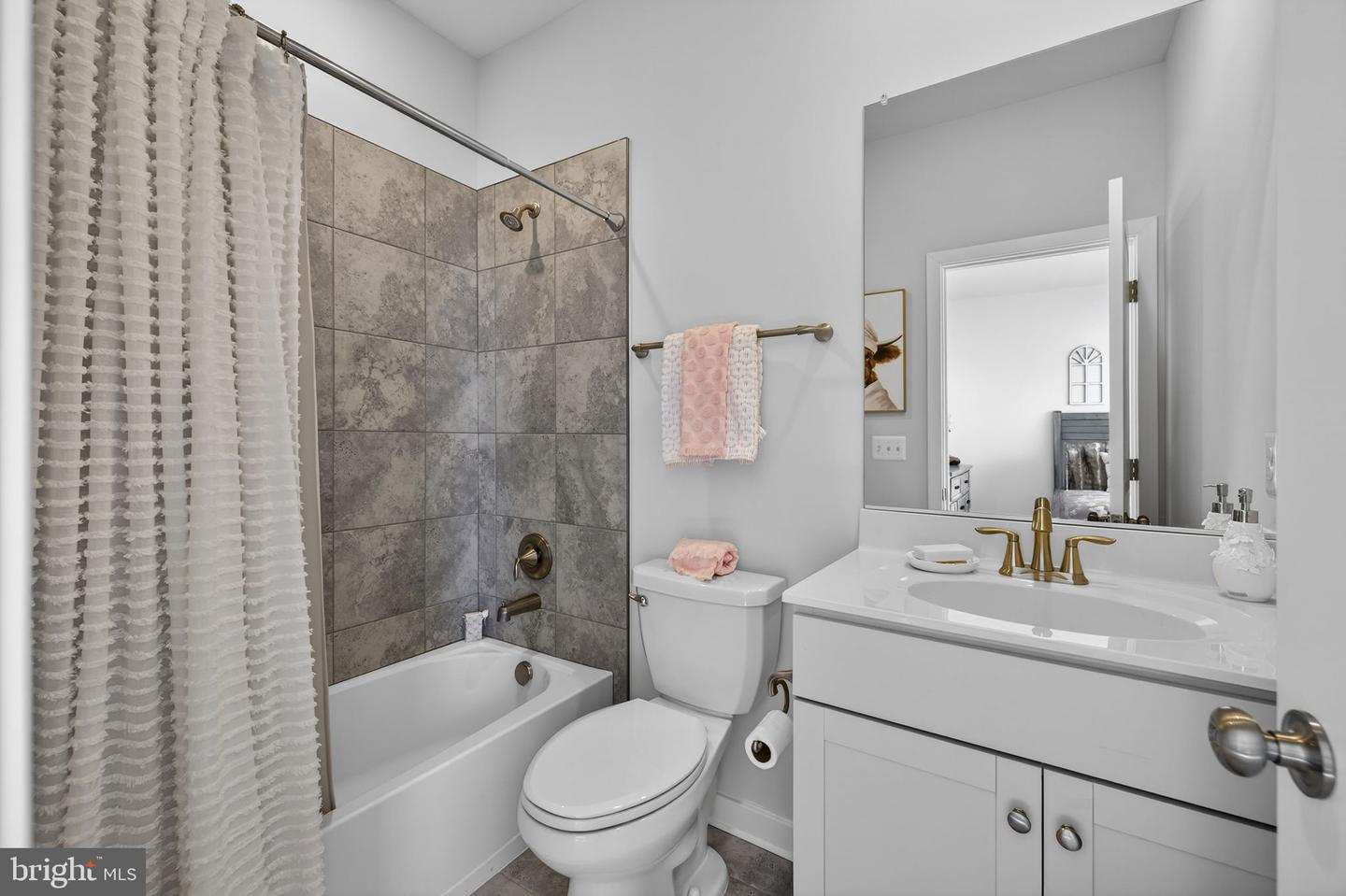 236 LEHIGH DR, WINCHESTER, Virginia 22602, 5 Bedrooms Bedrooms, ,4 BathroomsBathrooms,Residential,For sale,236 LEHIGH DR,VAFV2039318 MLS # VAFV2039318