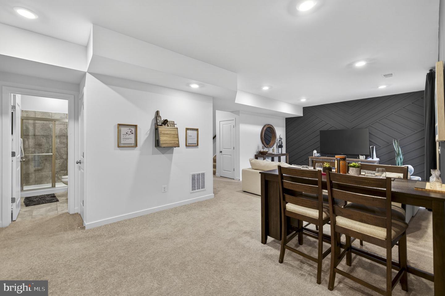 236 LEHIGH DR, WINCHESTER, Virginia 22602, 5 Bedrooms Bedrooms, ,4 BathroomsBathrooms,Residential,For sale,236 LEHIGH DR,VAFV2039318 MLS # VAFV2039318