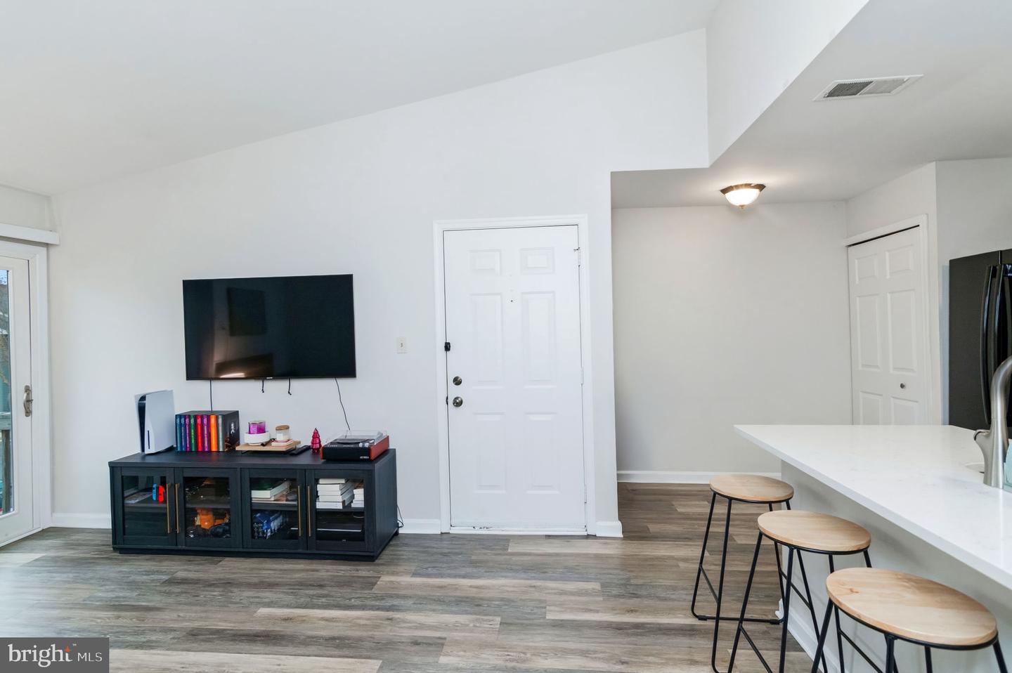 8610-D BEEKMAN PL #10D, ALEXANDRIA, Virginia 22309, 1 Bedroom Bedrooms, ,1 BathroomBathrooms,Residential,For sale,8610-D BEEKMAN PL #10D,VAFX2288496 MLS # VAFX2288496