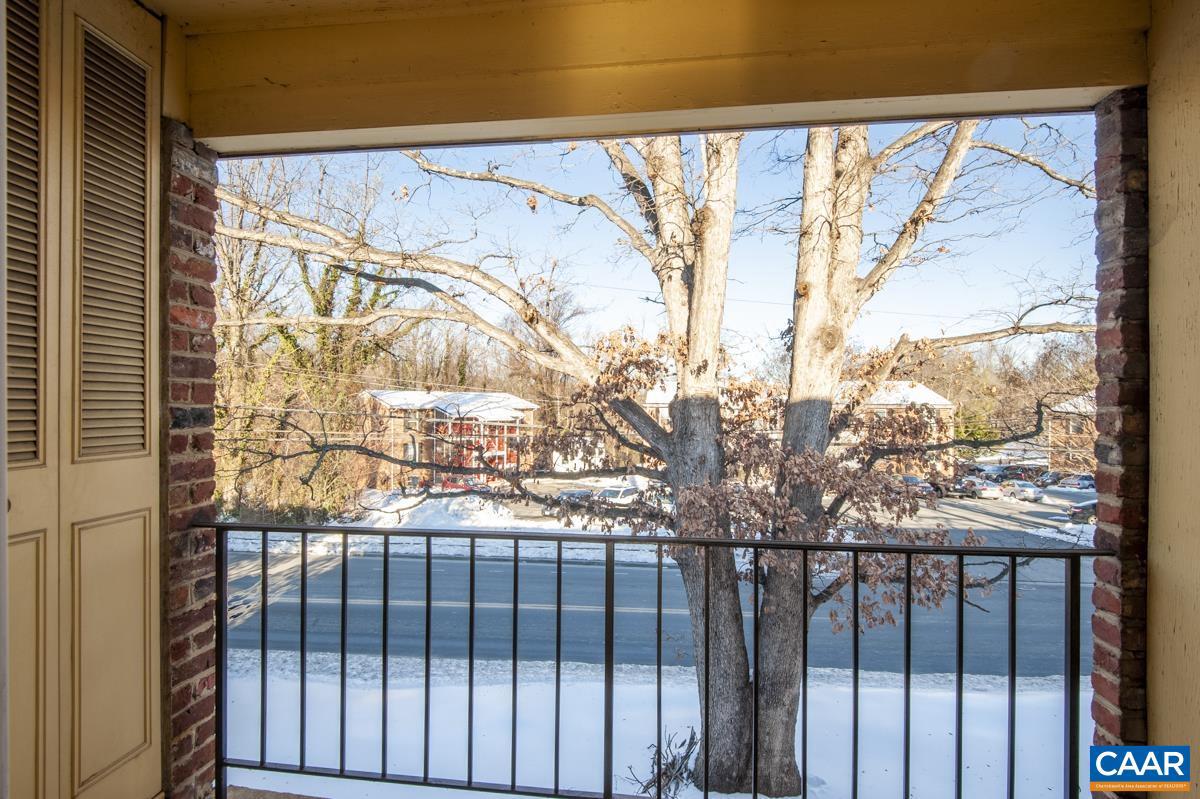 137 HESSIAN HILLS CIR #3, CHARLOTTESVILLE, Virginia 22901, 2 Bedrooms Bedrooms, ,1 BathroomBathrooms,Residential,For sale,137 HESSIAN HILLS CIR #3,672937 MLS # 672937