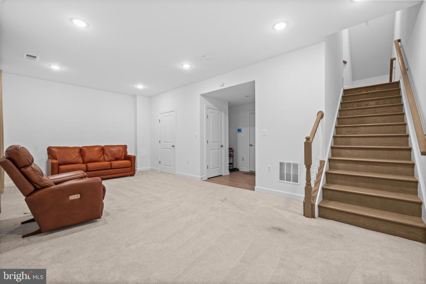 14303 YESLER AVE, CHANTILLY, Virginia 20151, 3 Bedrooms Bedrooms, 8 Rooms Rooms,2 BathroomsBathrooms,Residential,For sale,14303 YESLER AVE,VAFX2288504 MLS # VAFX2288504