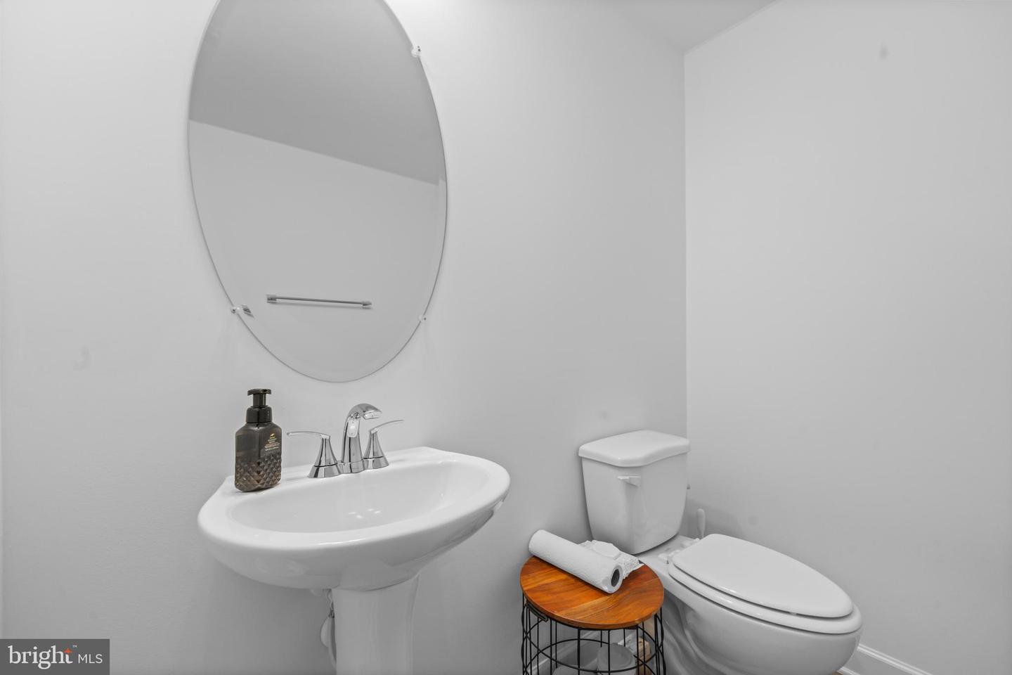 14303 YESLER AVE, CHANTILLY, Virginia 20151, 3 Bedrooms Bedrooms, 8 Rooms Rooms,2 BathroomsBathrooms,Residential,For sale,14303 YESLER AVE,VAFX2288504 MLS # VAFX2288504