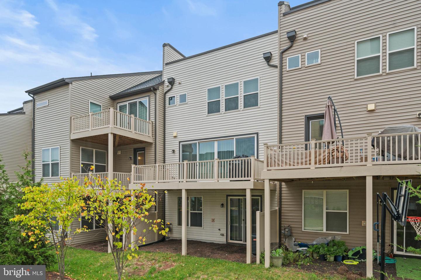 14303 YESLER AVE, CHANTILLY, Virginia 20151, 3 Bedrooms Bedrooms, 8 Rooms Rooms,2 BathroomsBathrooms,Residential,For sale,14303 YESLER AVE,VAFX2288504 MLS # VAFX2288504