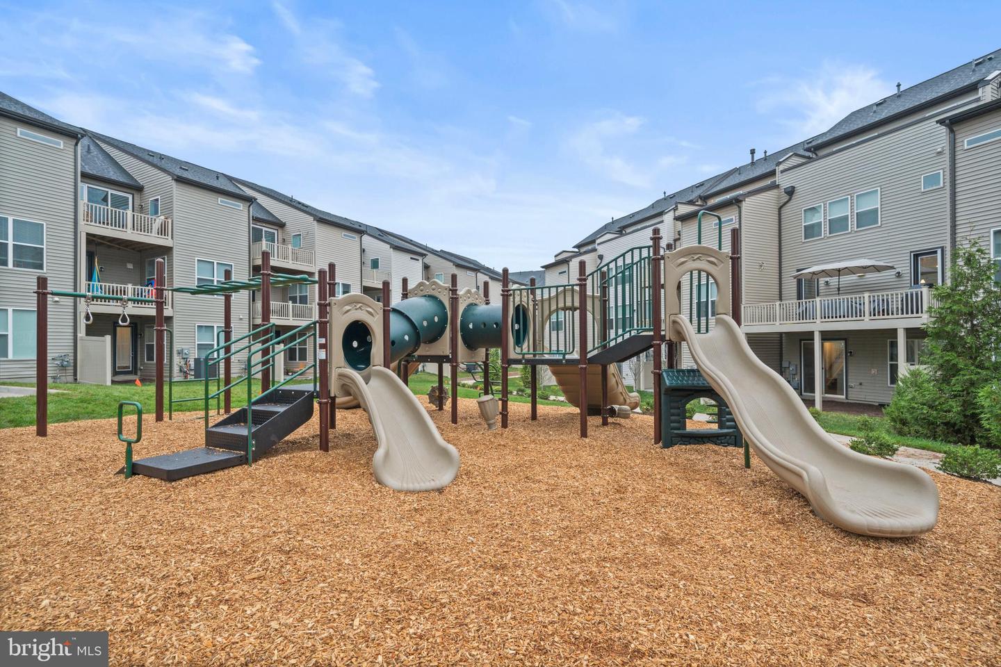 14303 YESLER AVE, CHANTILLY, Virginia 20151, 3 Bedrooms Bedrooms, 8 Rooms Rooms,2 BathroomsBathrooms,Residential,For sale,14303 YESLER AVE,VAFX2288504 MLS # VAFX2288504