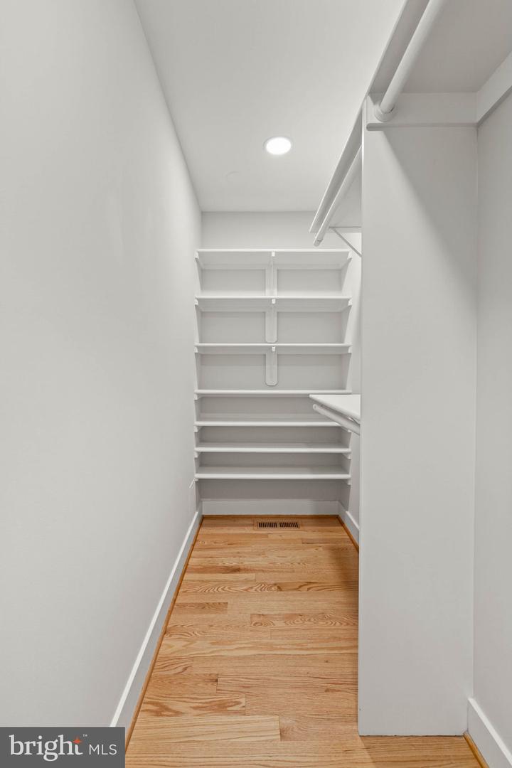 2678 OAKTON GLEN DR, VIENNA, Virginia 22181, 5 Bedrooms Bedrooms, ,3 BathroomsBathrooms,Residential,For sale,2678 OAKTON GLEN DR,VAFX2288252 MLS # VAFX2288252