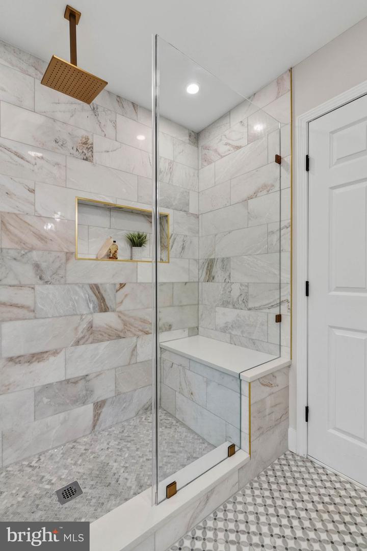 2678 OAKTON GLEN DR, VIENNA, Virginia 22181, 5 Bedrooms Bedrooms, ,3 BathroomsBathrooms,Residential,For sale,2678 OAKTON GLEN DR,VAFX2288252 MLS # VAFX2288252