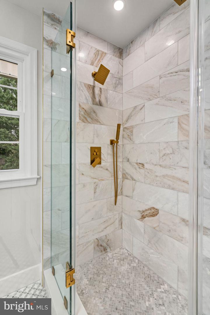 2678 OAKTON GLEN DR, VIENNA, Virginia 22181, 5 Bedrooms Bedrooms, ,3 BathroomsBathrooms,Residential,For sale,2678 OAKTON GLEN DR,VAFX2288252 MLS # VAFX2288252